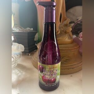 Bath & Body Works Black Cherry Merlot Hand Soap – 9.5 fl oz (New)